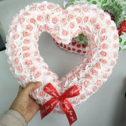 Ozdoba w kształcie serca - wykonana z róż nieskończonościWalentynki