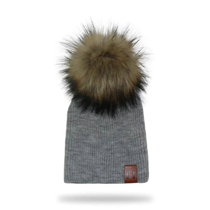 Knitted beanie with pom pom / leather label - unisex - for kids / adultsHats & caps