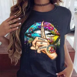 Usta / szeptane słowa / akwarelowa grafika - modny t-shirt z krótkim rękawemBluzki & Koszulki