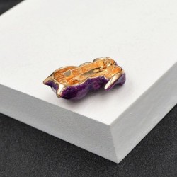 Emaliowany fioletowy kot - broszkaBroszki