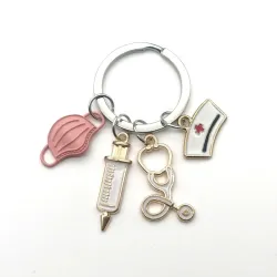 Brelok z narzędziami medycznymi - stetoskop / strzykawka / maskaBreloczki Do Kluczy