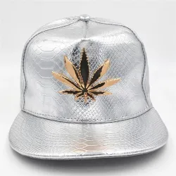 Czapka z daszkiem - skórzana snapback - z metalowym liściem - w stylu hip hopCzapki & Kapelusze