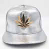 Czapka z daszkiem - skórzana snapback - z metalowym liściem - w stylu hip hopCzapki & Kapelusze