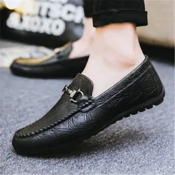 Modne płaskie buty męskie - wsuwane mokasyny - skóra naturalnaButy