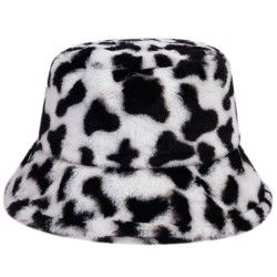 Ciepła czapka zimowa - w stylu kubełkowym - wzór panterka / krowaCzapki & Kapelusze