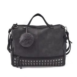 Torba vintage ze skóry nubukowej z nitami / futrzanym pomponemTorebki