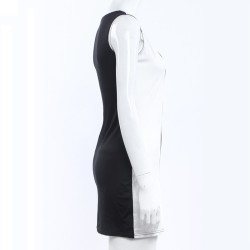 Sukienka mini bez rękawów - czarno-białe paski - plus sizeSukienki