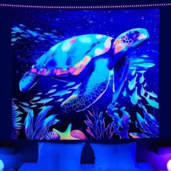 Fluorescencyjny gobelin ścienny - świetlisty żółw - nadruk podwodnego świataWłókienniczy