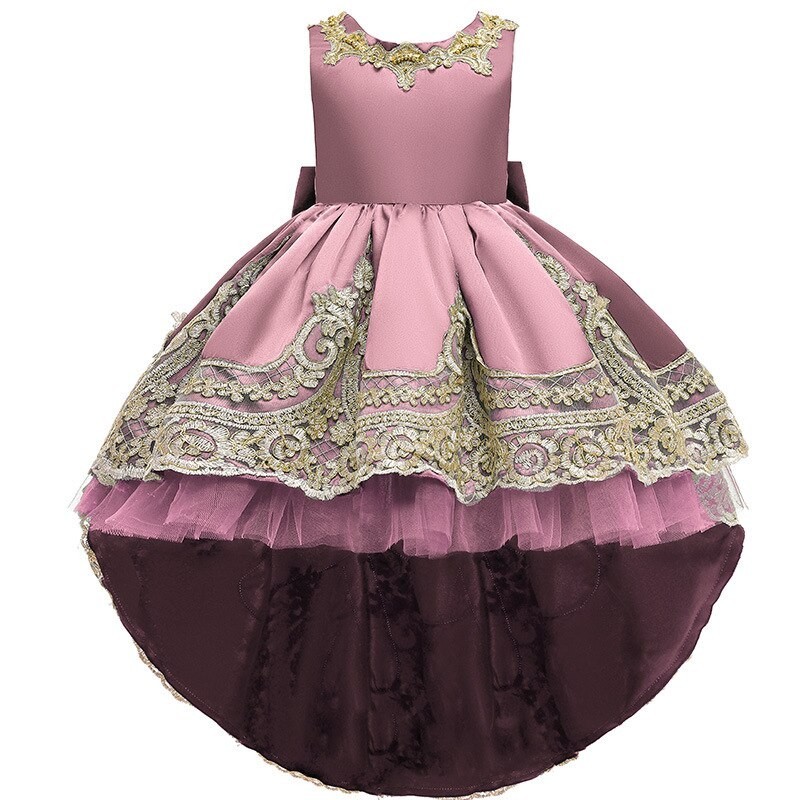 Elegancka sukienka o nieregularnym kroju - kostium księżniczkiKostiumy