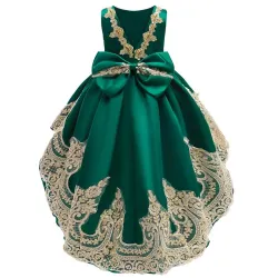 Elegancka sukienka o nieregularnym kroju - kostium księżniczkiKostiumy