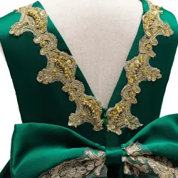 Elegancka sukienka o nieregularnym kroju - kostium księżniczkiKostiumy