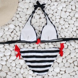 Seksowny komplet bikini w paskiStroje Kąpielowe
