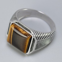Srebrny pierścionek próby 925 - sygnet z kamieniem tygrysiego okaPierścionki