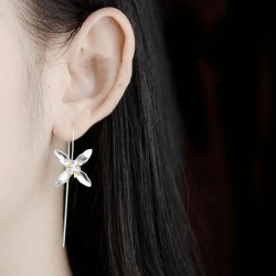 Srebrny kwiatek z czterema listkami - kolczykiKolczyki