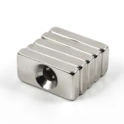 Blok magnesów neodymowych N35 z otworem 4 mm 20 * 10 * 4 mm 10 sztukN35