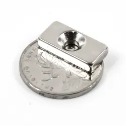 Blok magnesów neodymowych N35 z otworem 4 mm 20 * 10 * 4 mm 10 sztukN35
