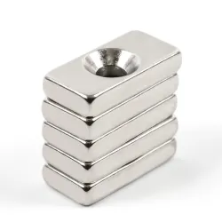 Blok magnesów neodymowych N35 z otworem 4 mm 20 * 10 * 4 mm 10 sztukN35