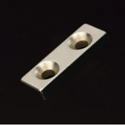 N35 Neodymowy Magnes Silny Blok Stożkowy Z Dwoma 4mm Otworami 30 * 10 * 5mmN35