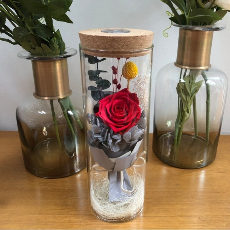 Bukiet róż nieskończoności w szklanym wazonie z oświetleniem LEDŚwięta Bożego Narodzenia