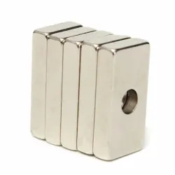 N35 silny magnes neodymowy prostopadłościan 20 * 10 * 4mm z 4mm otworem 5 sztN35