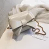 Mała elegancka torebka z kokardką i łańcuszkiemTorebki