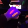 Fluorescencyjna pomadka - świecąca w ciemnościSzminki Do Ust