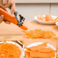 Wielofunkcyjne 360 stopni obrotowe narzędzie kuchenne - obieraczka do warzyw i owoców - tarka - krajalnicaNoże kuchenne