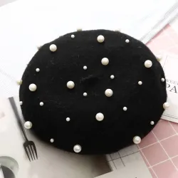 Elegancki wełniany beret z perłami - czapkaCzapki & Kapelusze